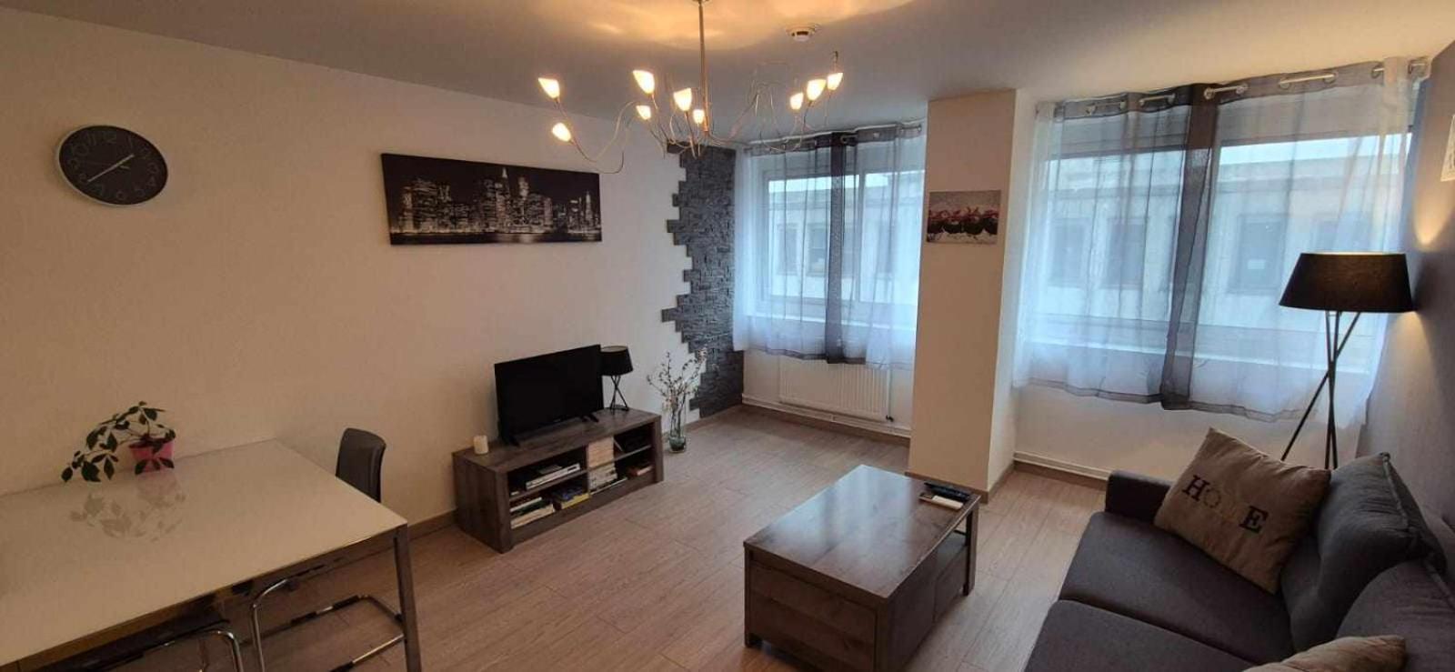 Nouveau !! Appartement Confortable Totalement Renove Avec Parking Gratuit - Hypercentre De Nancy Exterior photo