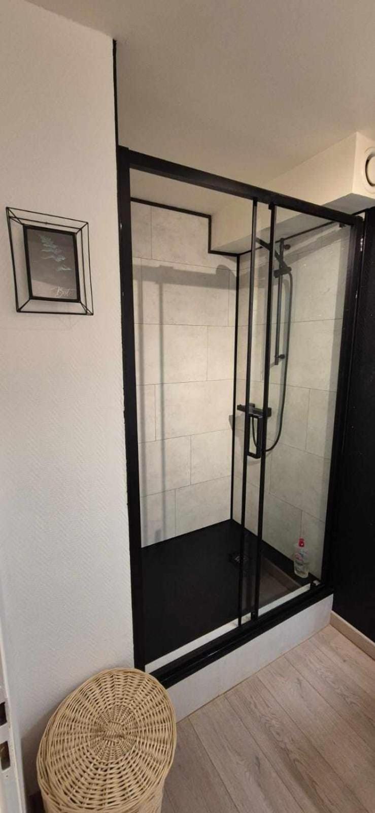 Nouveau !! Appartement Confortable Totalement Renove Avec Parking Gratuit - Hypercentre De Nancy Exterior photo